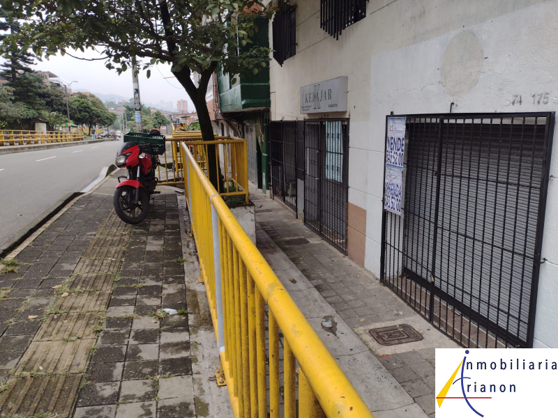 Local en Ambos en Manrique Central N° 2